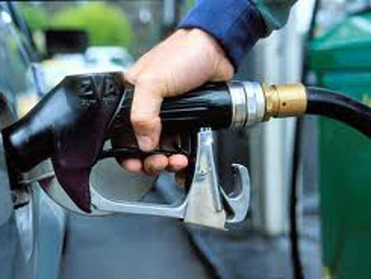 Бензин щотижня буде дорожчати на 40-50 копійок, – експерт