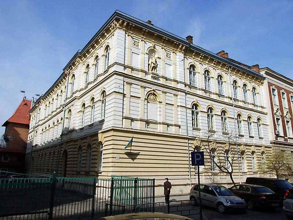 У Львові освітяни проти алкоголю біля школи №62
