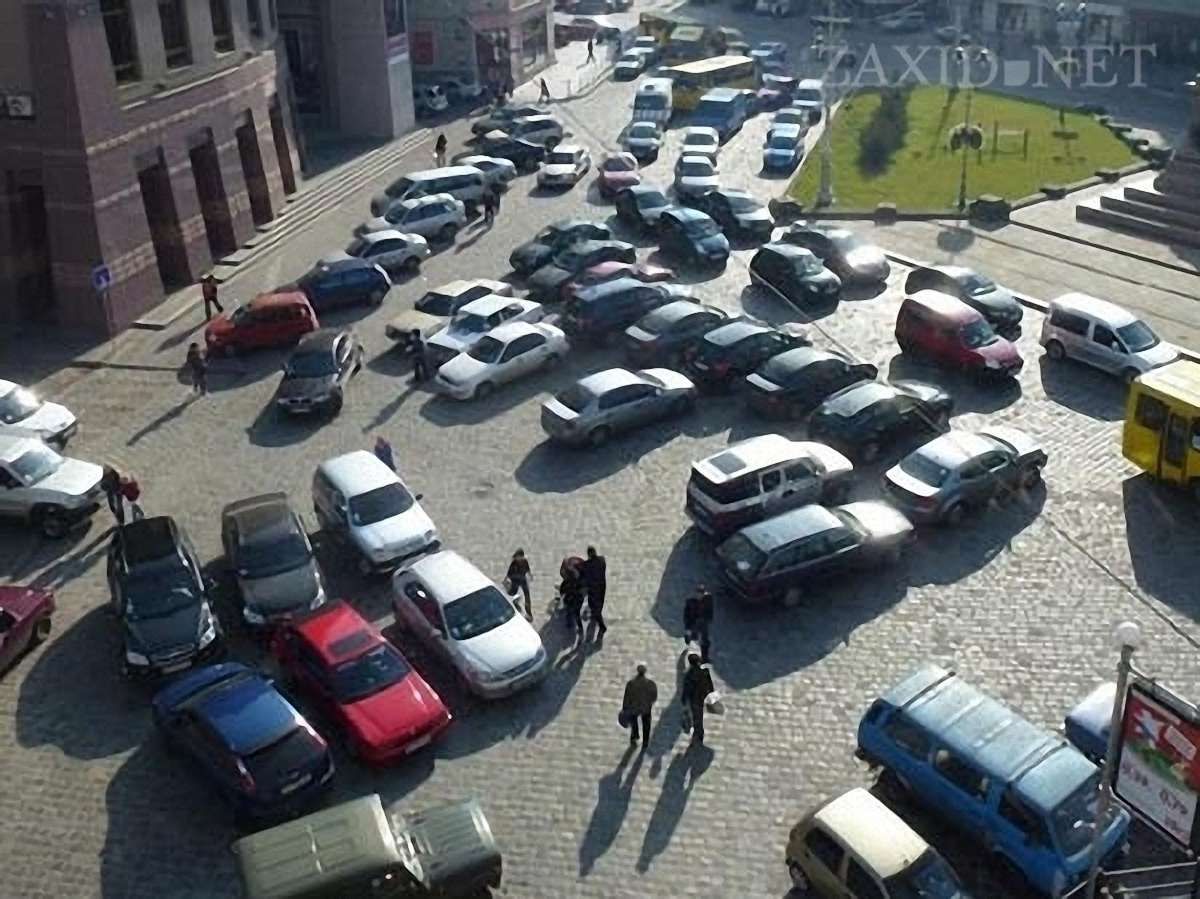У Львові проведуть експеримент з рухом транспорту біля Міцкевича