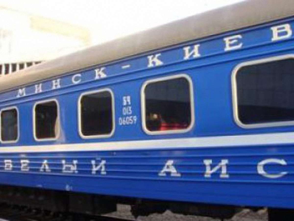 Білорусь призупинить продаж квитків на потяги в Україну