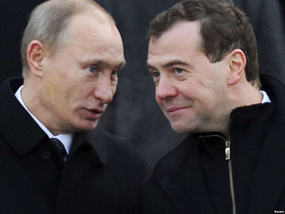 Путін майже втричі підвищив зарплату собі і Медведєву