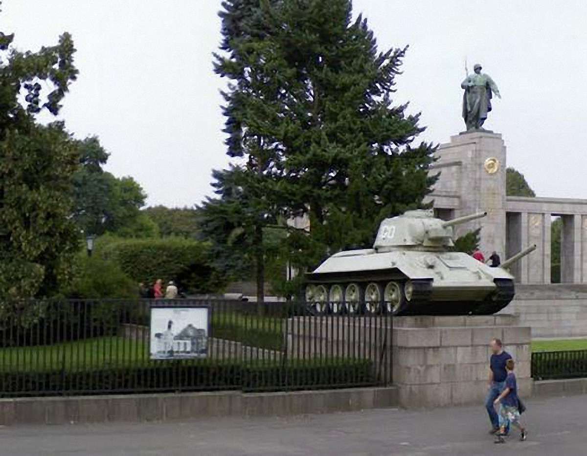 З меморіального коплексу у Берліні хочуть демонтувати танки Т-34 