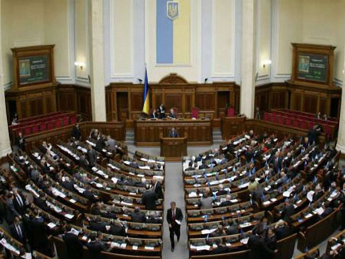 ВР прийняла у першому читанні закони по спрощенню візового режиму