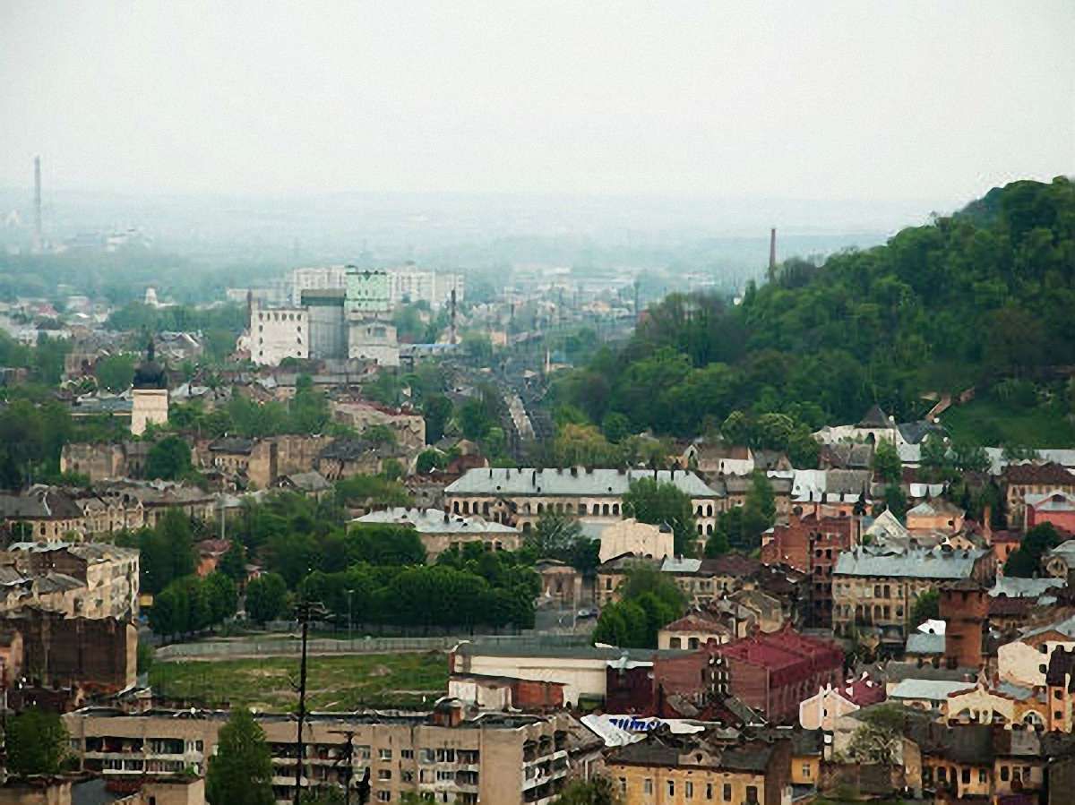 На Підзамче відновлять подвір'я і сквери