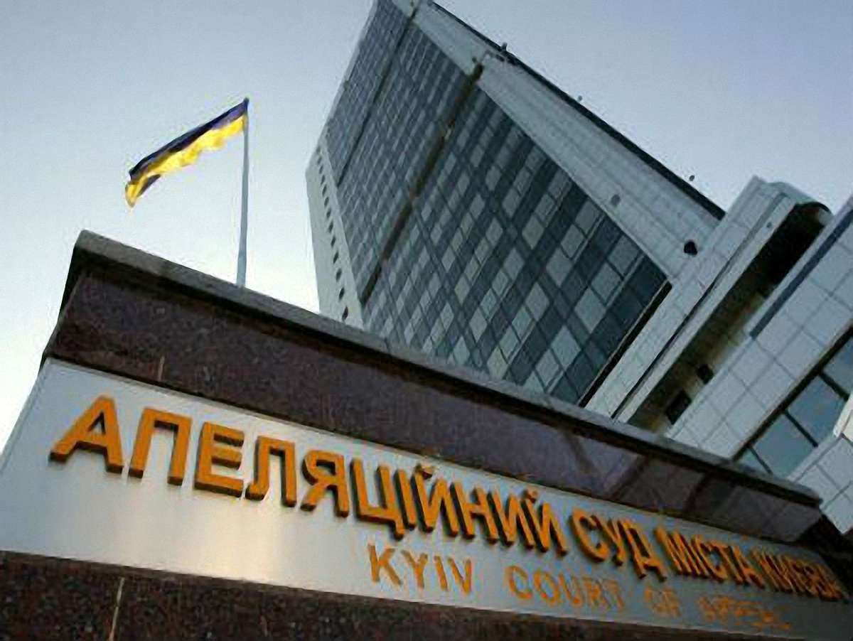 «Правий сектор» заблокував екс-«беркутівців» у приміщенні суду