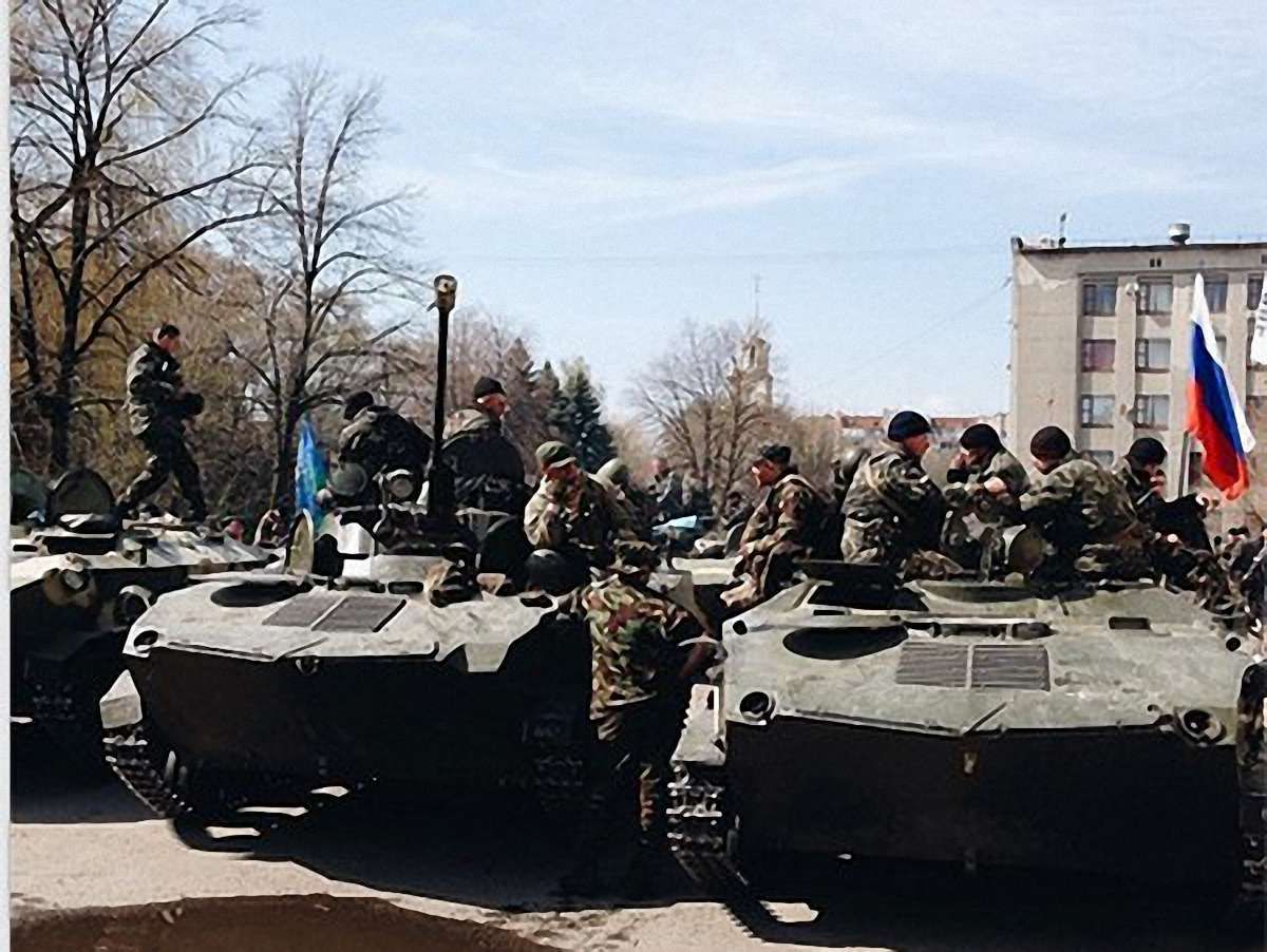 У Краматорську помічено БМП з російськими прапорами