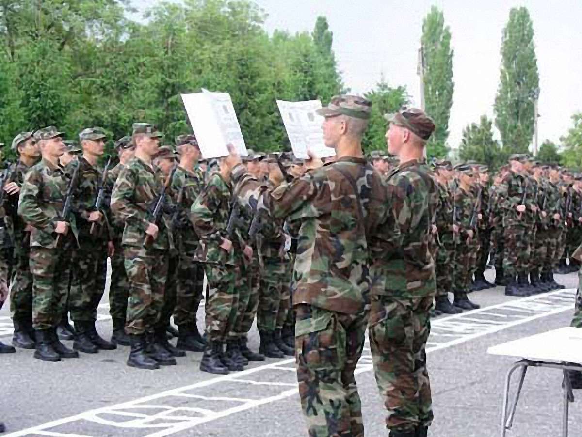 Верховна Рада рекомендує відновити призов до армії
