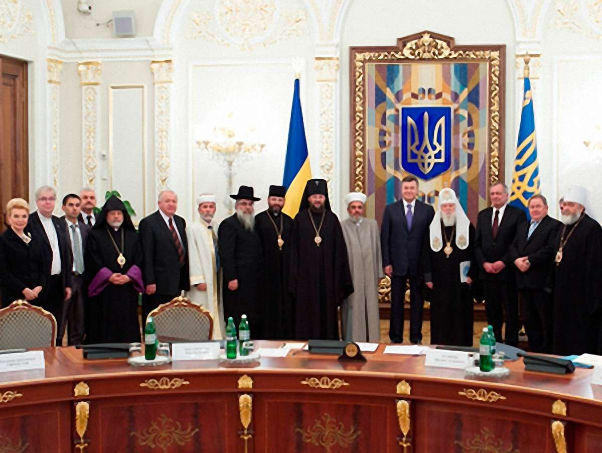 Церковна політика і політична церква