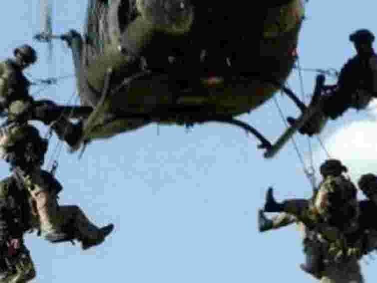 Будівлі на сході країни захоплюють російські десантники, – Тимчук