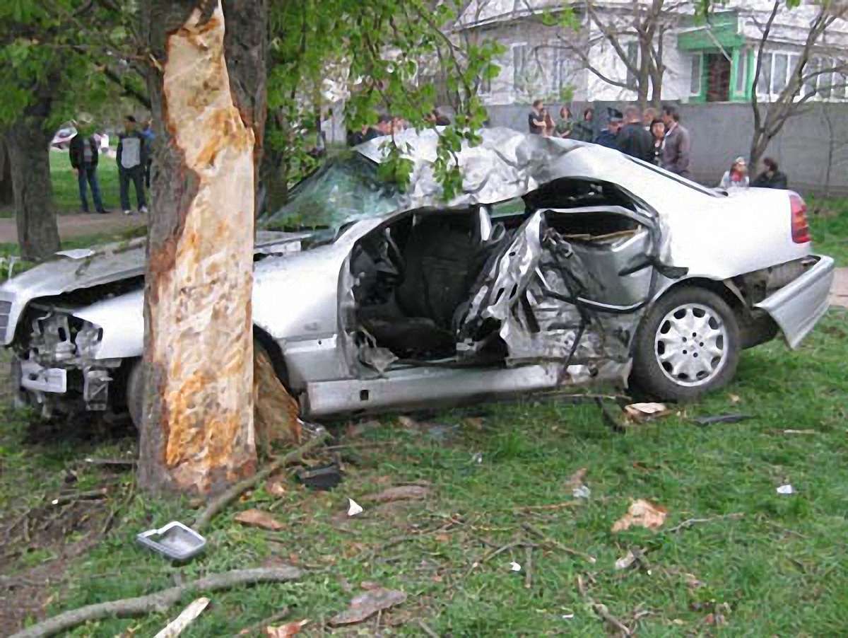 П’ятеро молодих людей загинули в ДТП на Чернігівщині (фото)