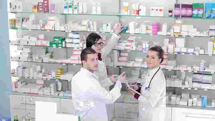 МОЗ перевірить законність роботи аптек у лікувальних закладах