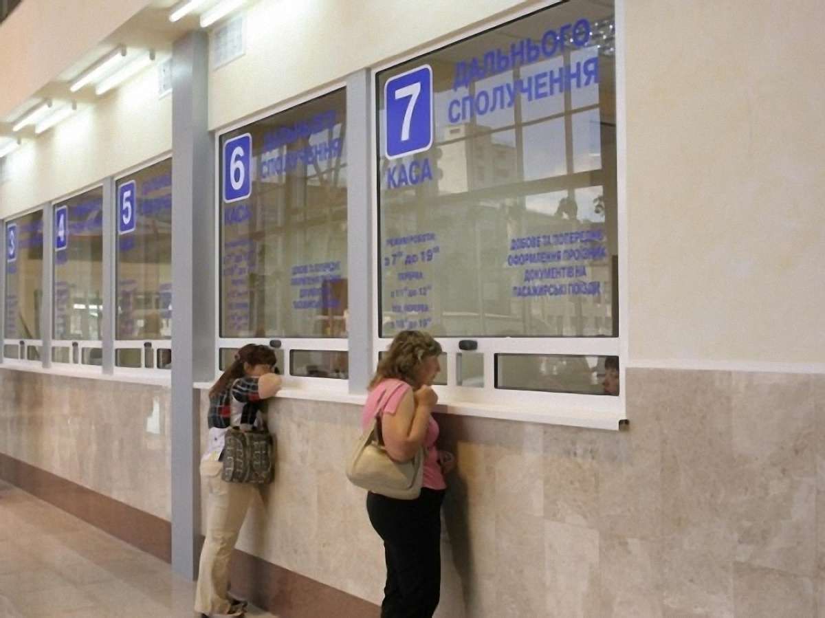«Укрзалізниця» відновила продаж квитків на потяги до Криму