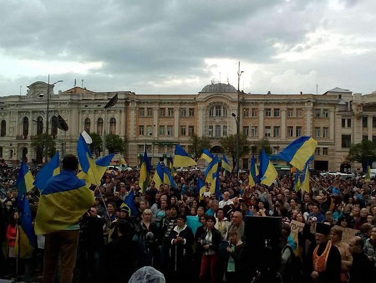 У Харкові на молебень за Україну зібралося 7 тисяч людей