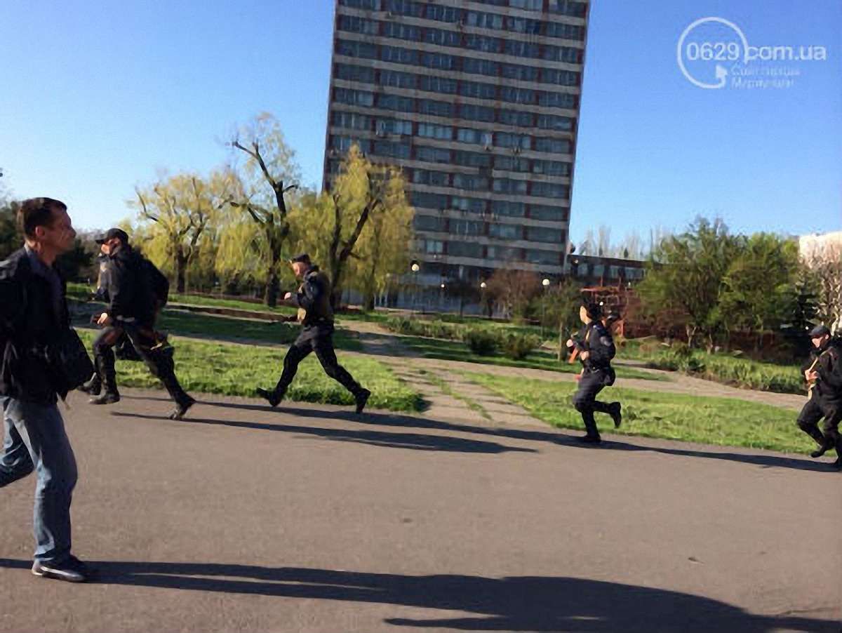 У Маріуполі сепаратистів вигнали з міської ради