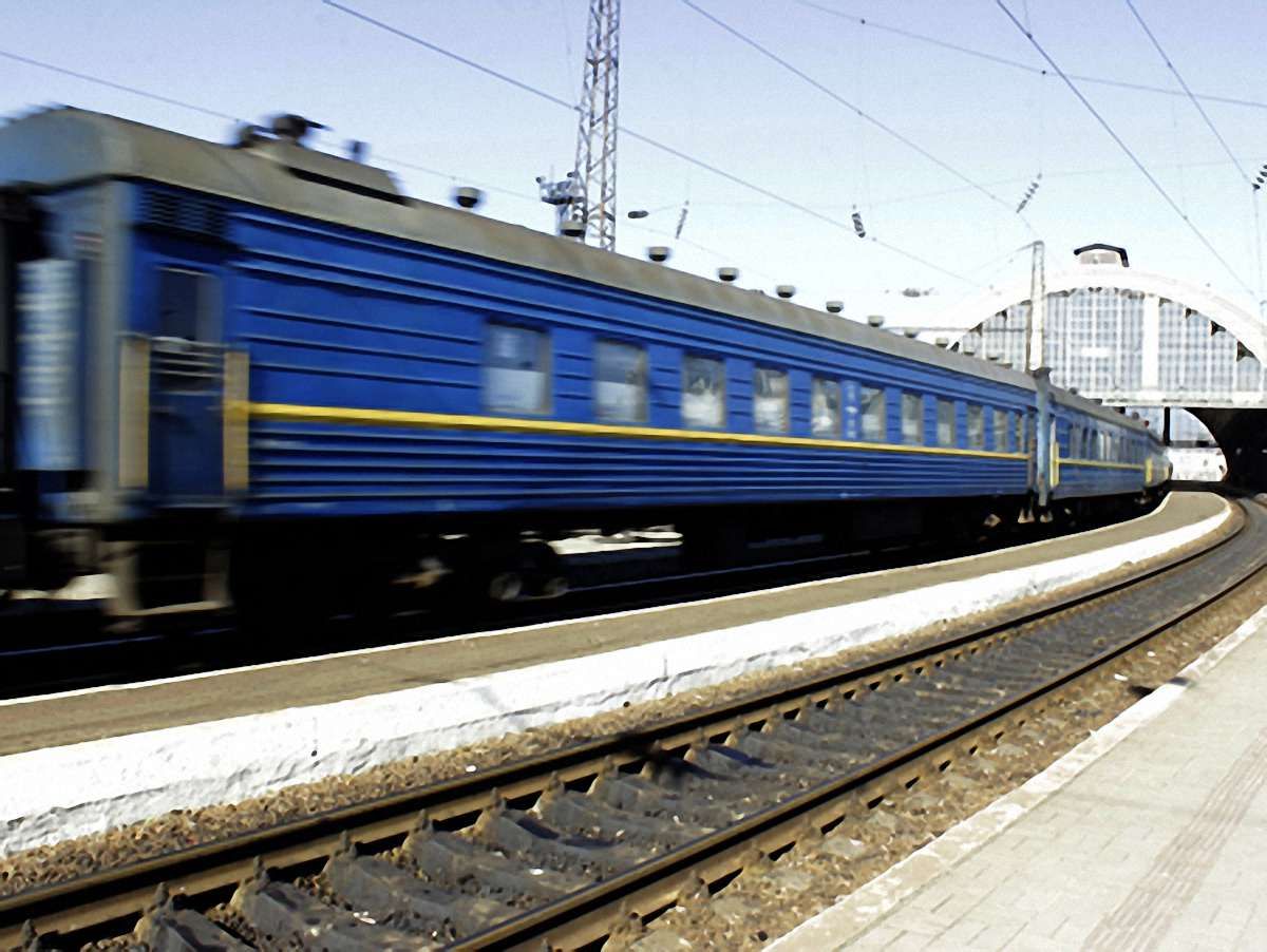 «Укрзалізниця» призначила 22 додаткові потяги на травневі свята