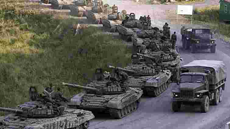 Росія стягнула до українського кордону 200 танків і артилерію