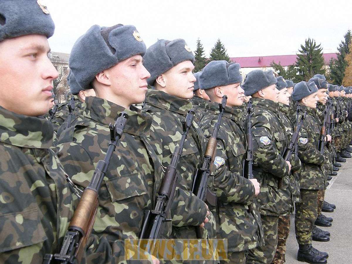 В армію можуть повернути строковиків - Міноборони