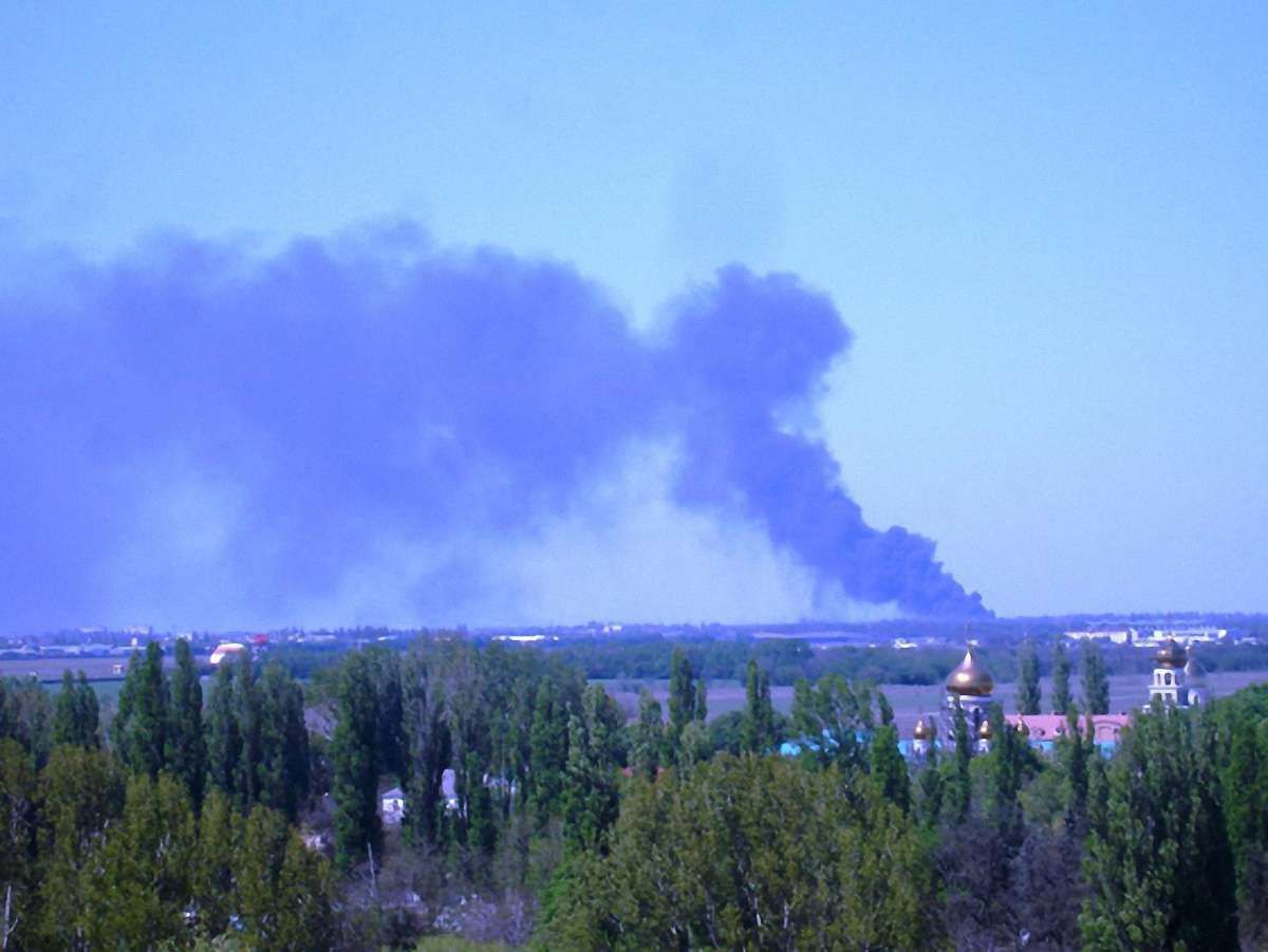 В Одесі горить склад з хімікатами