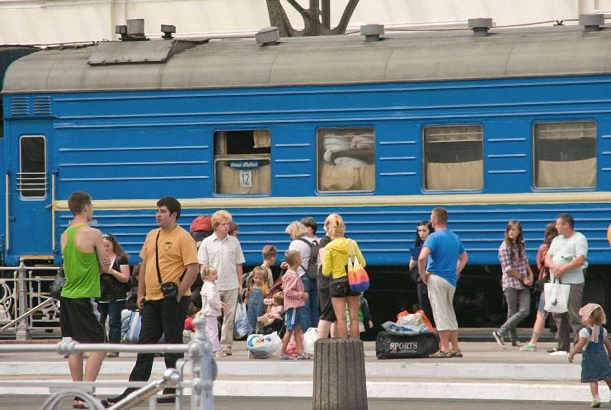 Укрзалізниця додала потягів на травневі свята