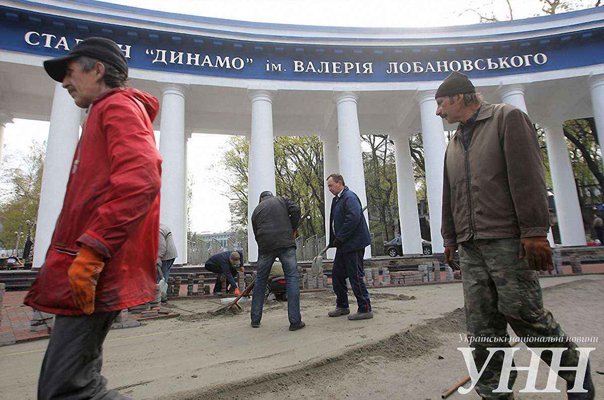 Порошенко і динамівці відновлюють вулицю Грушевського