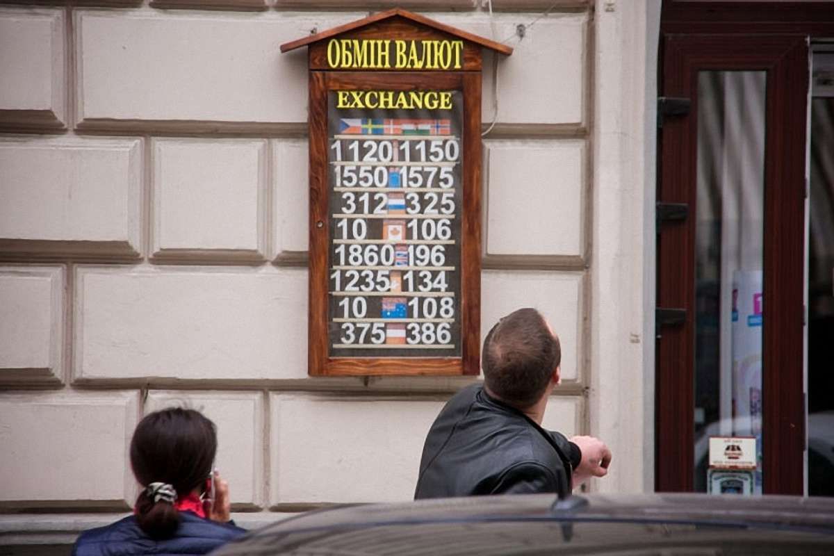 Долар подешевшав на 10 копійок - до 11,7 гривень