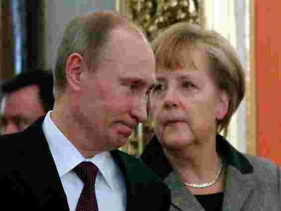 Меркель попросила Путіна звільнити спостерігачів ОБСЄ
