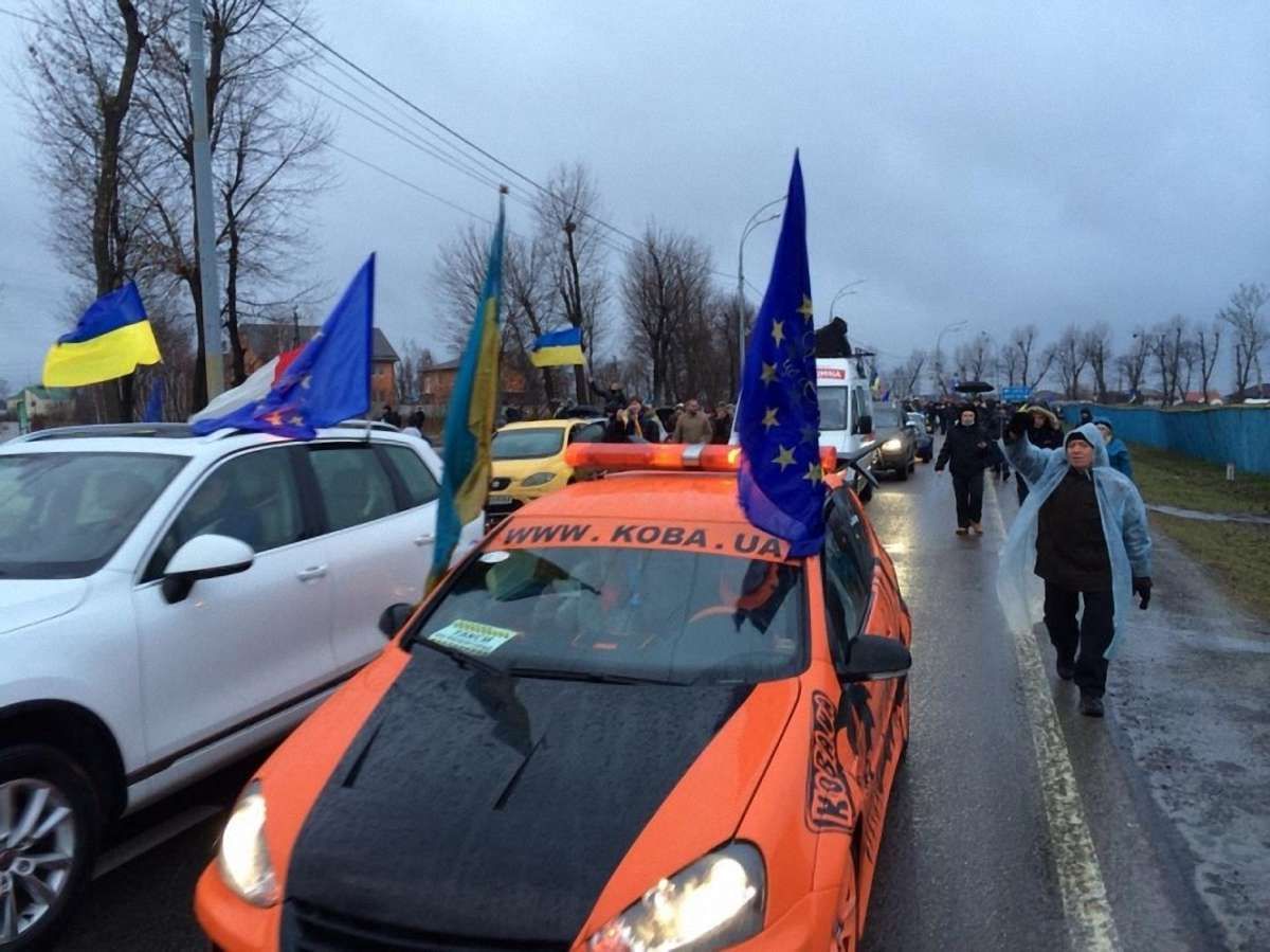 Львівські автомайданівці збирають допомогу для сходу України