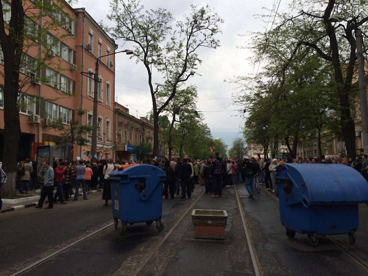 В Одесі проросійські активісти штурмують управління міліції