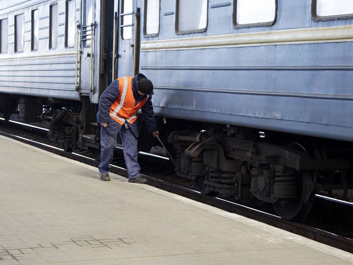 Рух потягів у напрямку східних областей перекрито