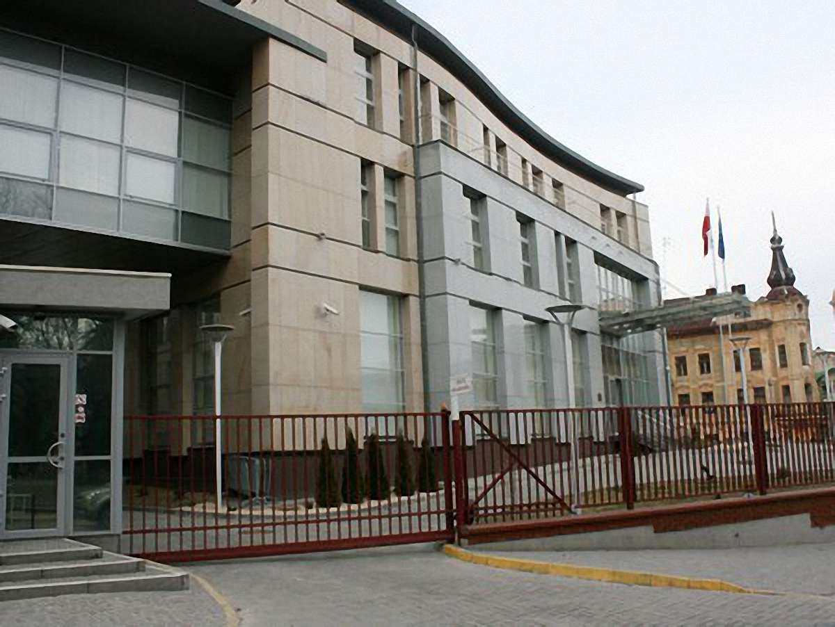 У Львові біля консульства Польщі шукали вибухівку