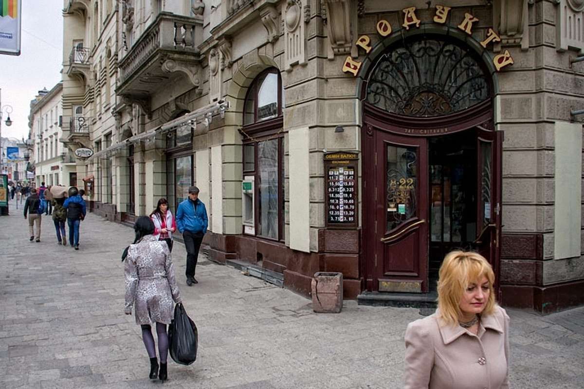 Банки торгують долар по 11,85 гривень, євро - 16,4 грн