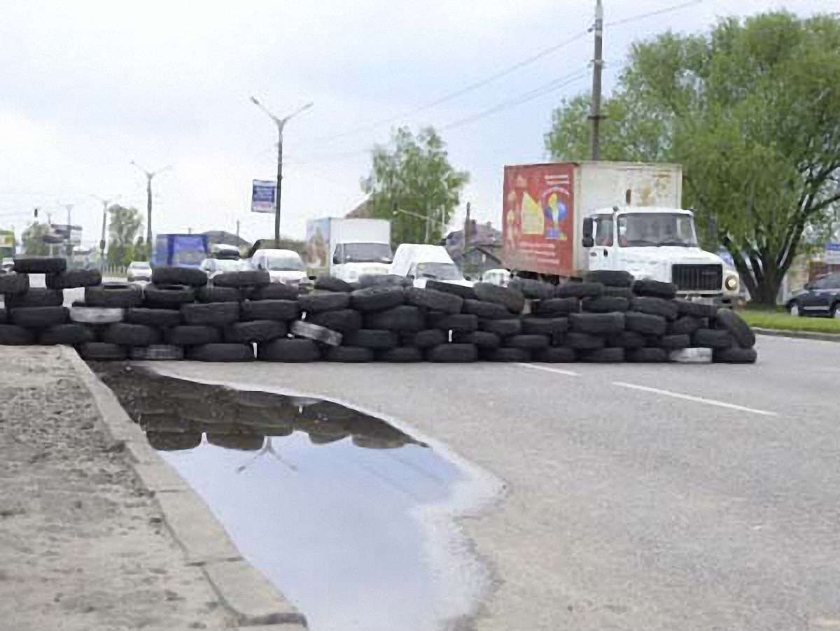 На в’їздах у Рівне встановили чотири блокпости