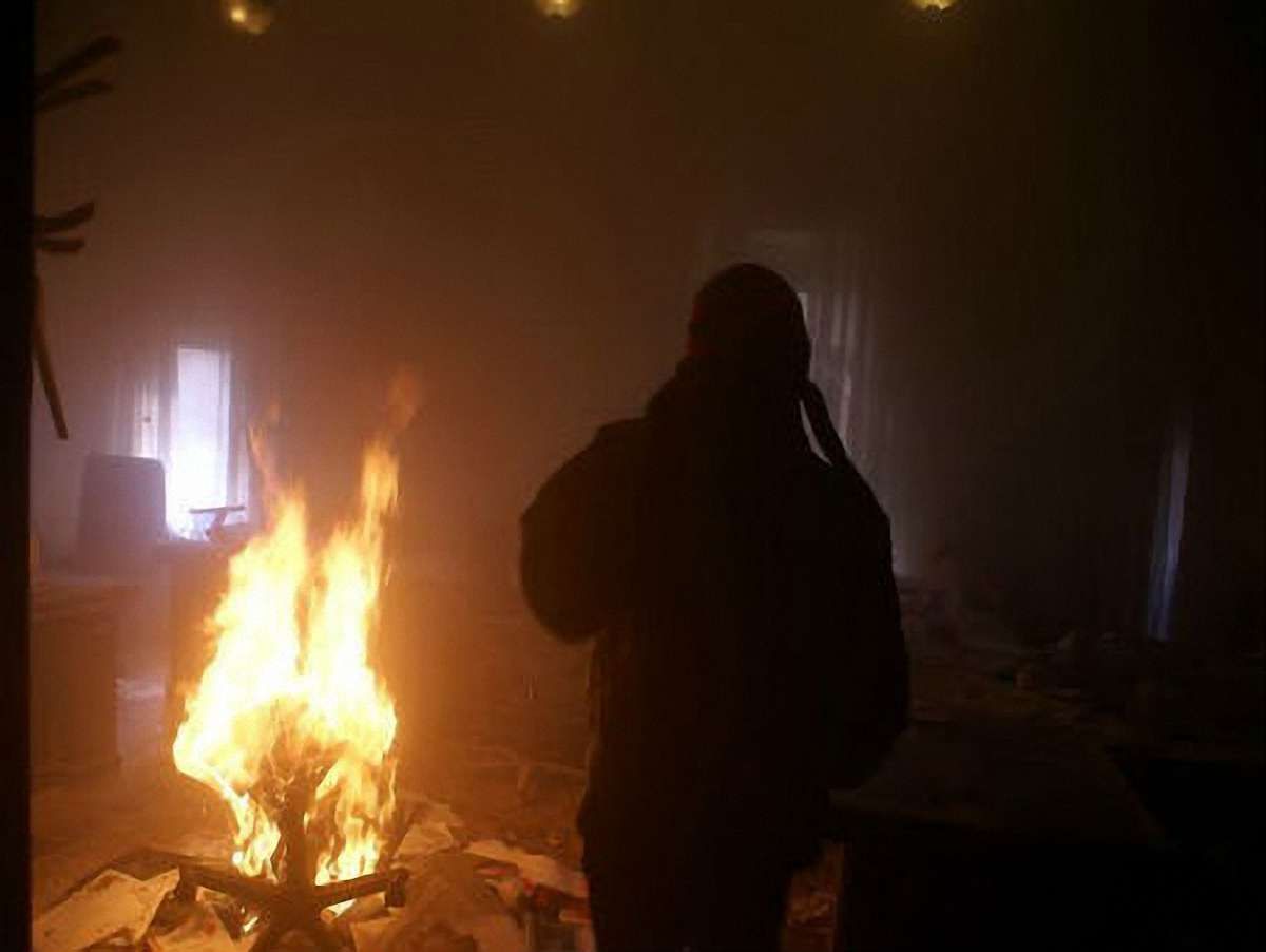 У Дніпропетровську підпалили офіс Царьова