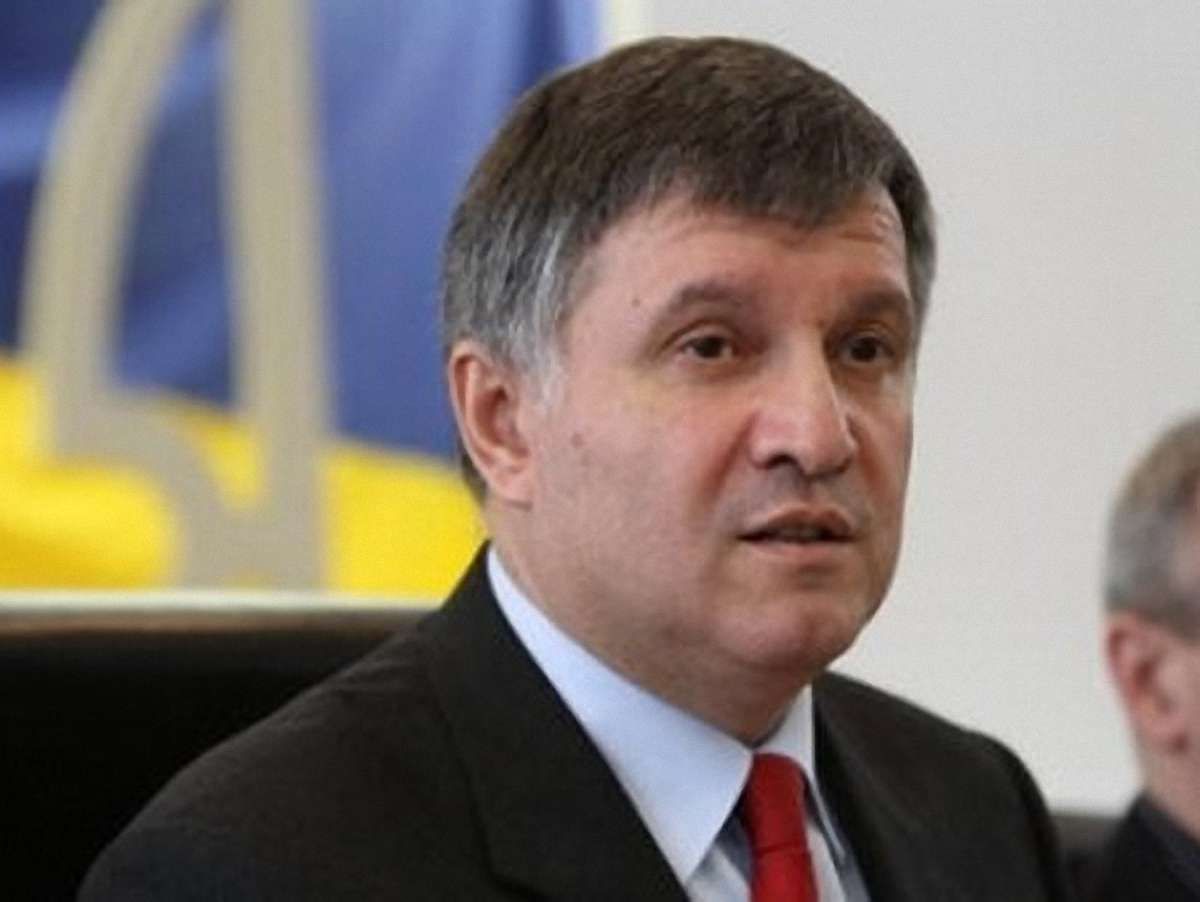 Аваков: Маріуполь оточено 10 блокпостами