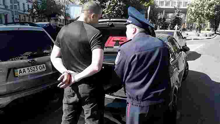 У Києві самооборона зловила провокатора з повним багажником зброї