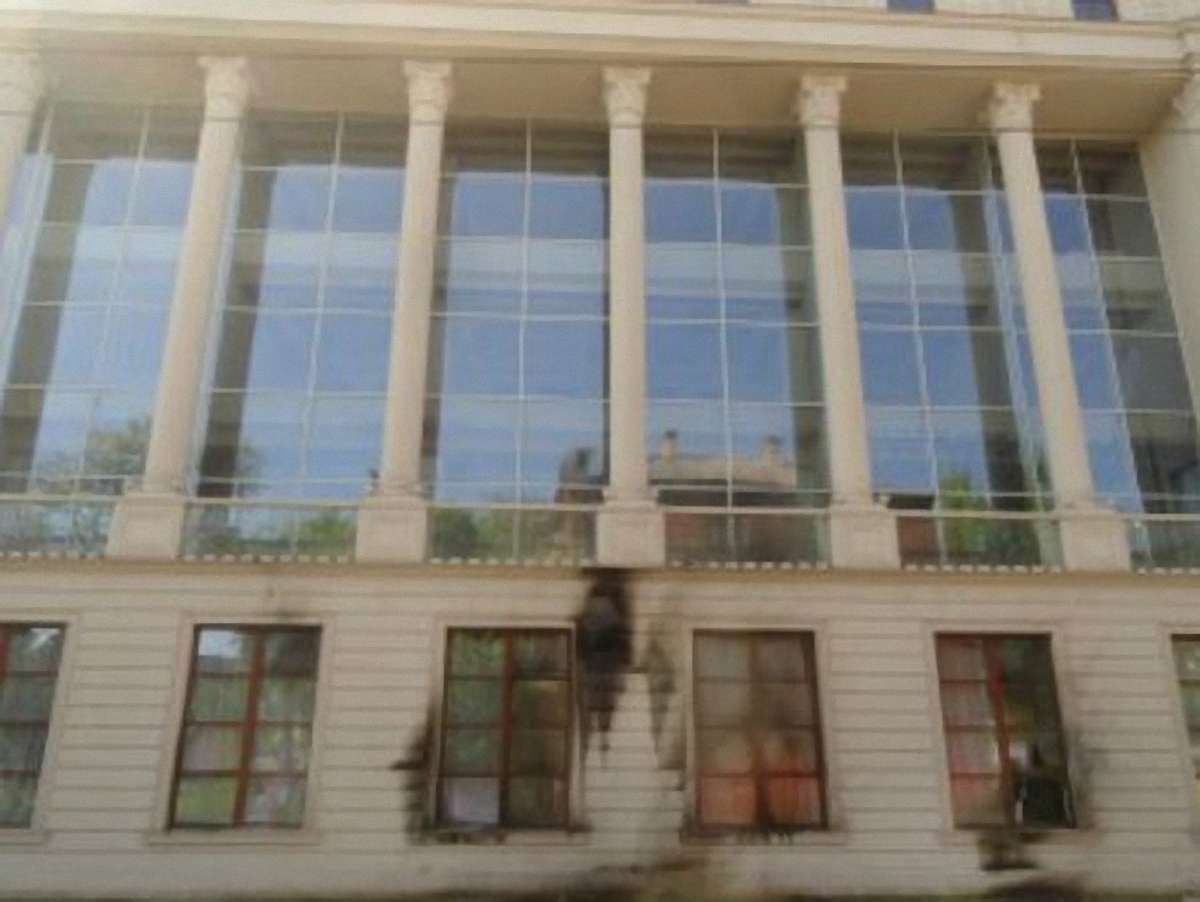 У Маріуполі підпалили офіс брата голови Донецької ОДА