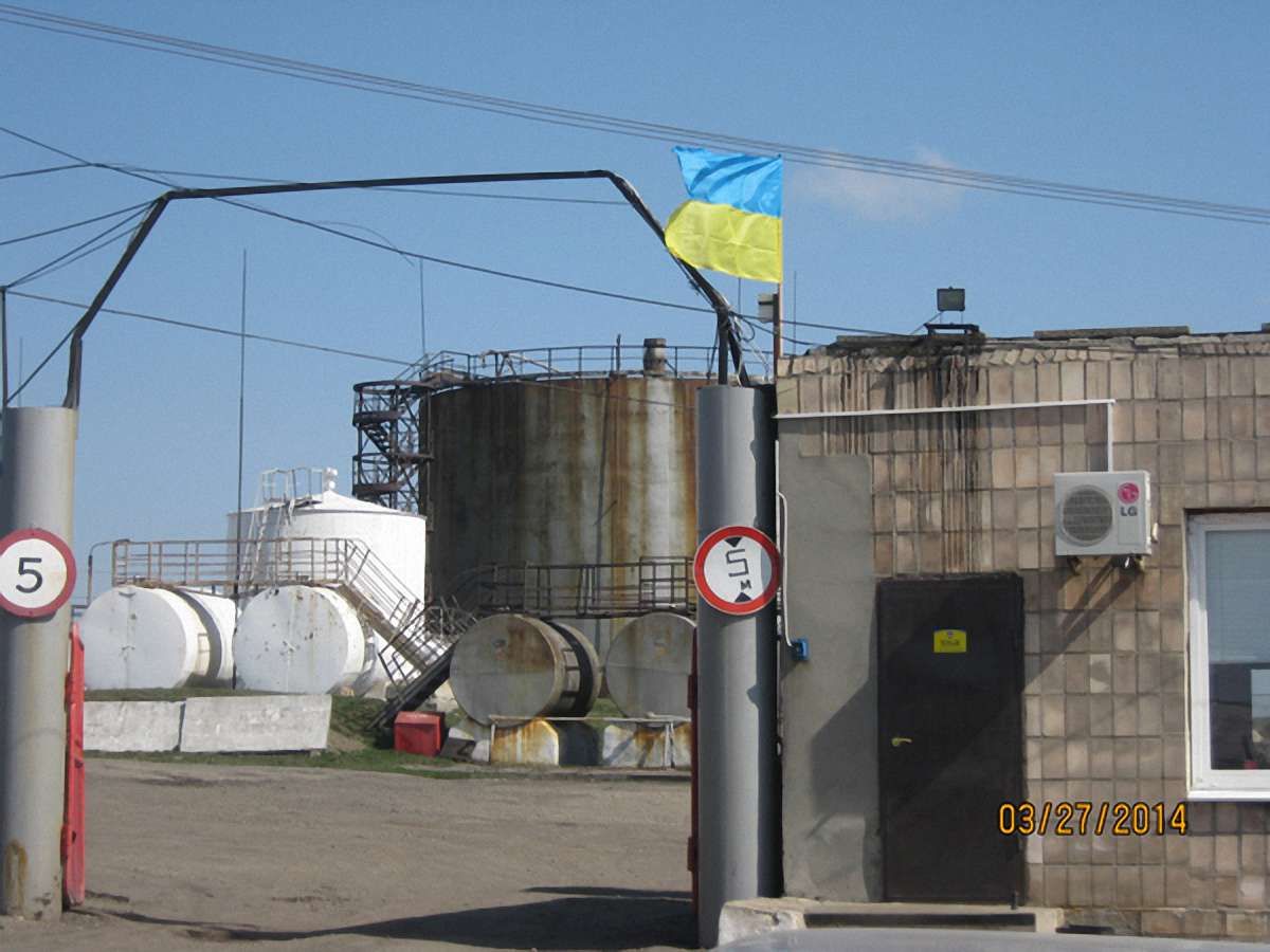 На Луганщині озброєні люди захопили нафтобазу