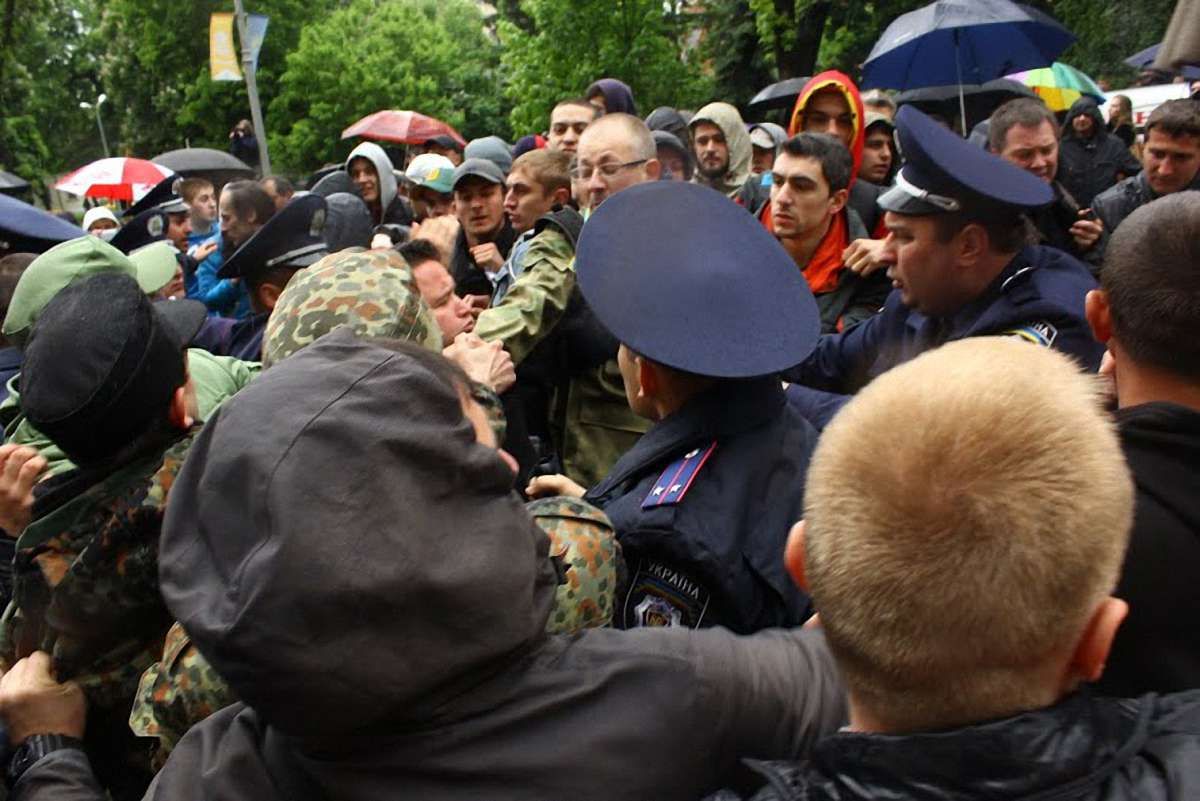Під ЛОДА сталася сутичка між політичними активістами