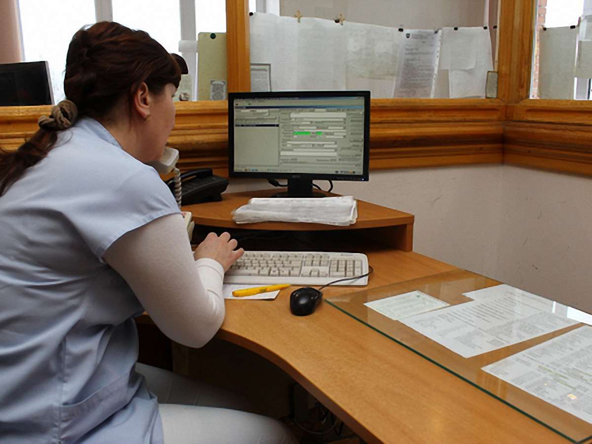 У львівській лікарні швидкої допомоги працює тільки один телефон