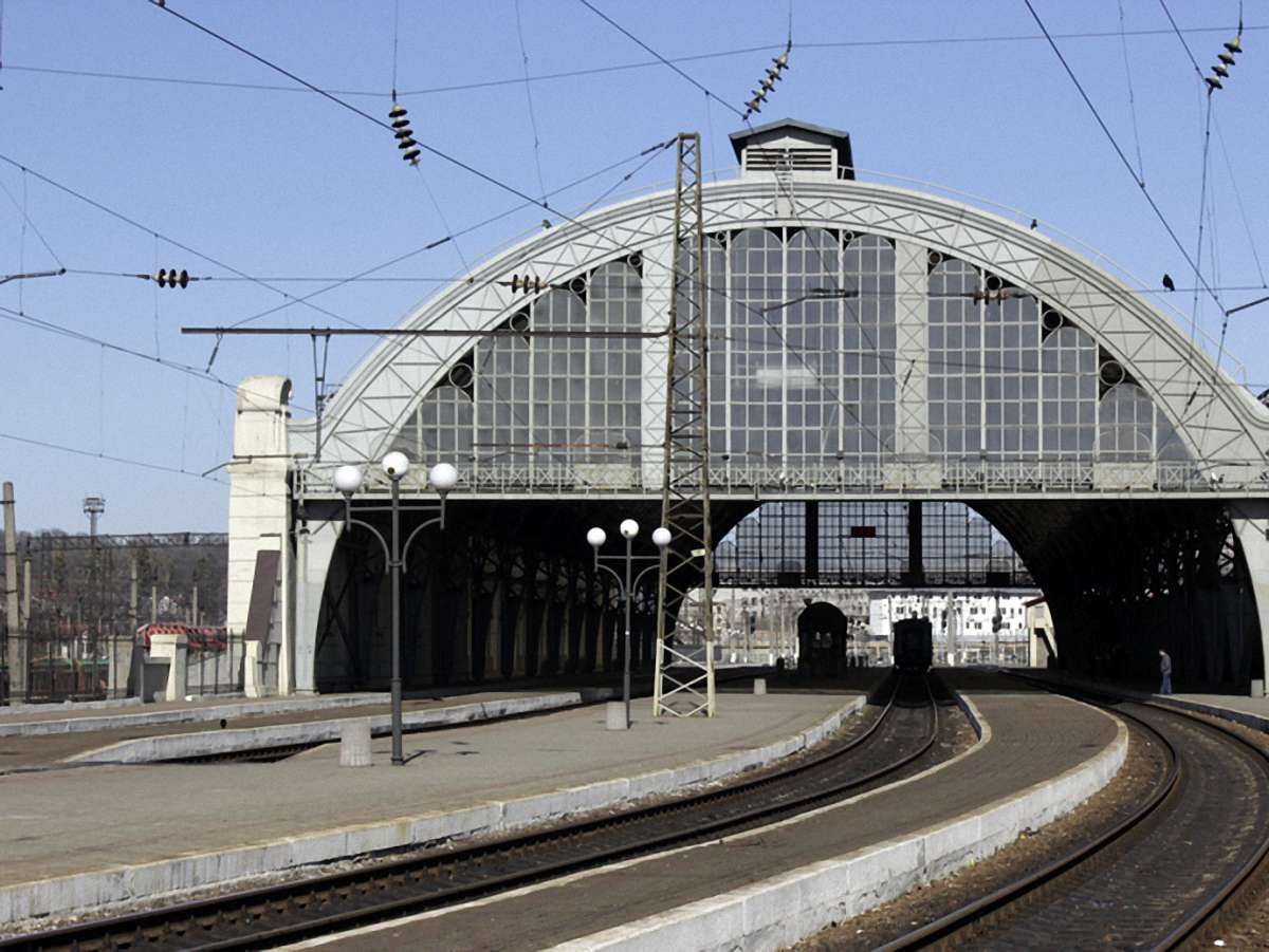Львівська залізниця скасувала московський і два кримські потяги