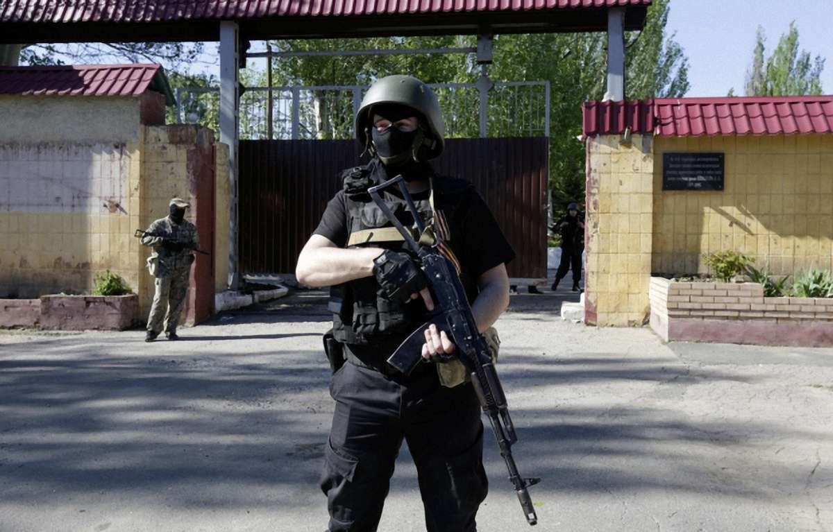 У Макіївці внаслідок обстрілу зупинки постраждало двоє людей