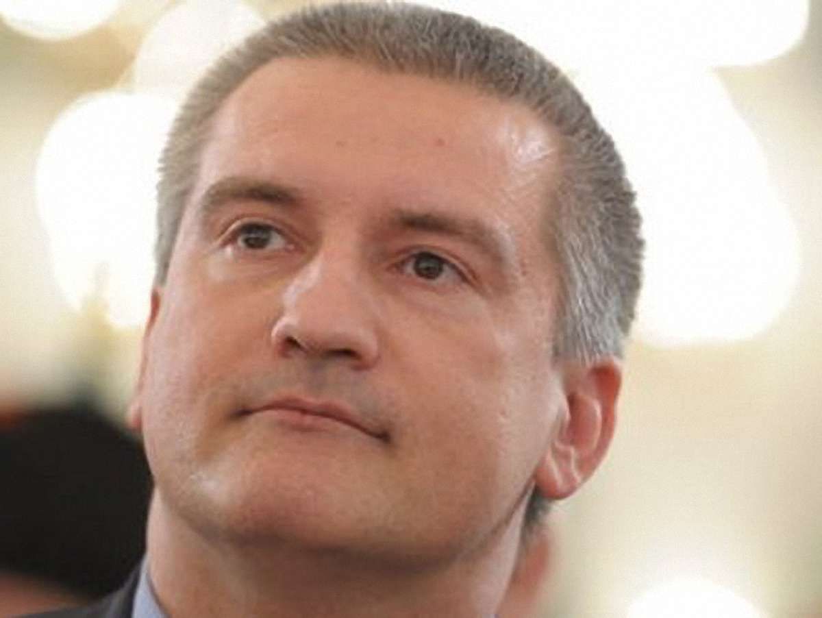 Аксьонов дозволив мітинг кримських татар – на кладовищі