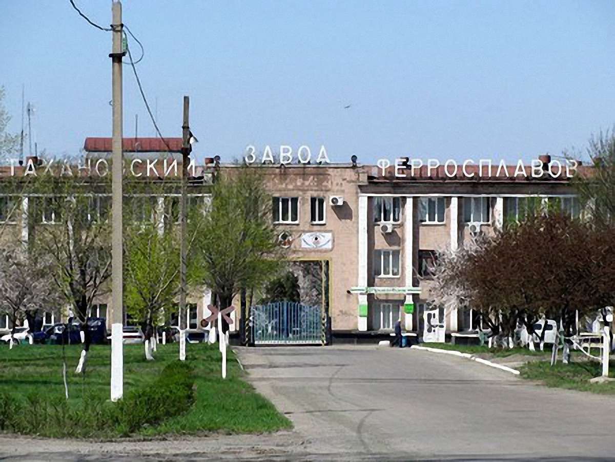 Терористи зупинили роботу заводу феросплавів на Луганщині