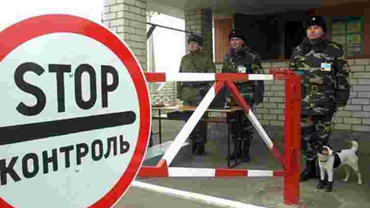 Російські вояки досі знаходяться біля українського кордону, - МЗС