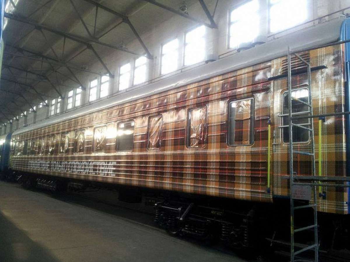«Поїзд дружби» зі Львова тримали понад годину біля Котовська