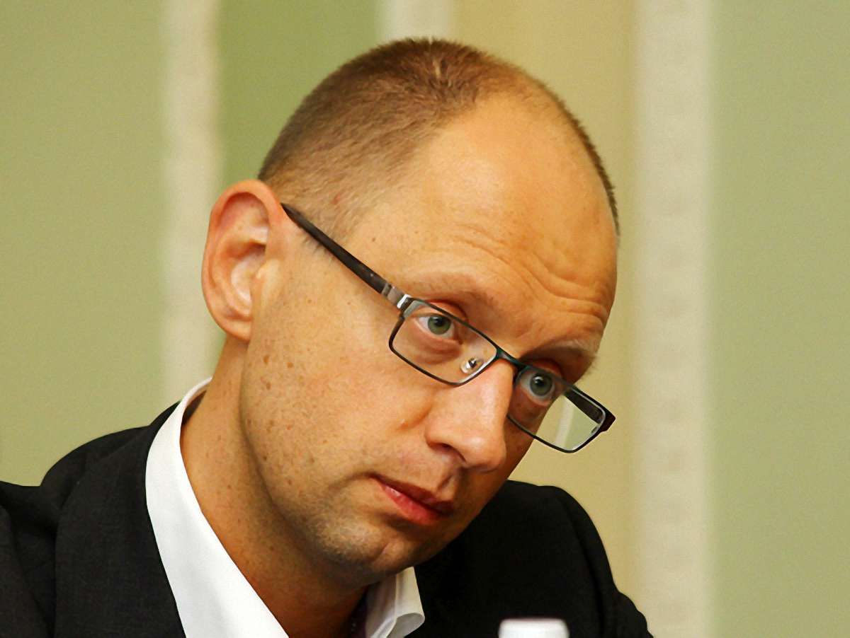 Переговори між Україною і Росією наразі неможливі, – Яценюк