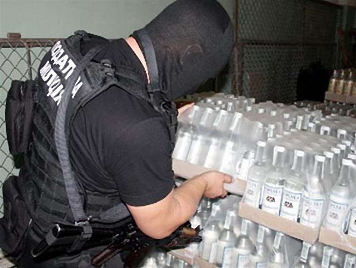 Львів’янка торгувала фальсифікованим алкоголем з Італії