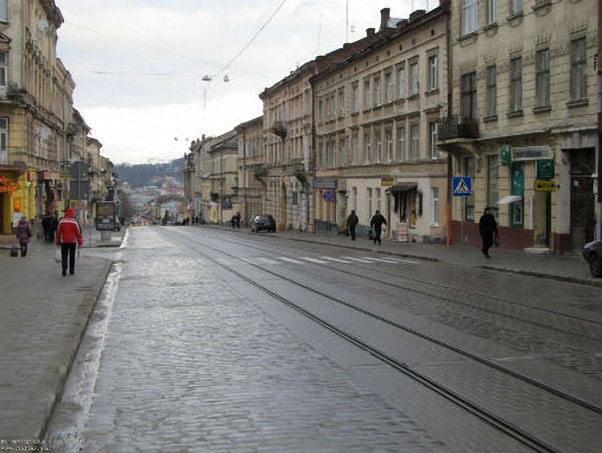 На вул. Городоцькій комунальники і підприємці відремонтують тротуар