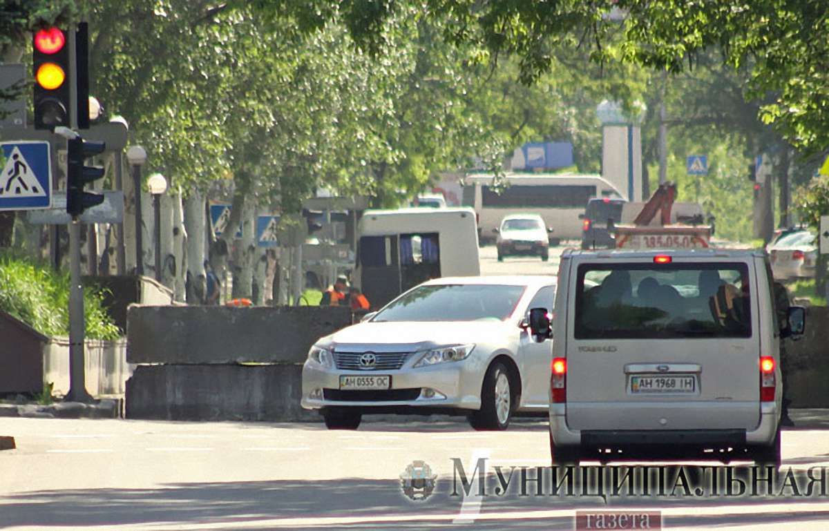 Терористи ДНР масово злітаються до Слов'янська і вербують медиків