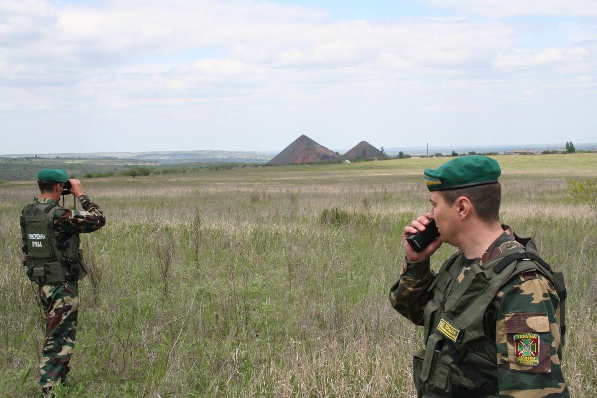 На Луганщині росіяни на КамАЗах пробували завезти зброю в Україну